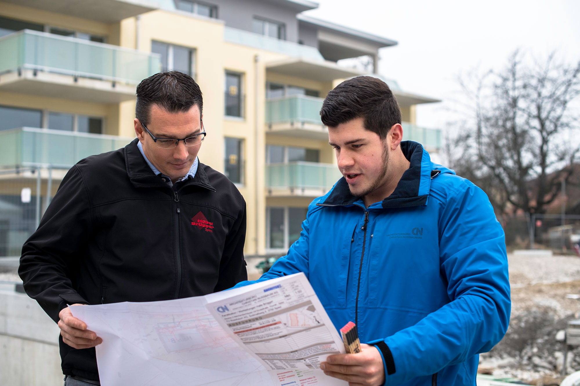 Planung und Baubesprechung vor Ort mit Architekt