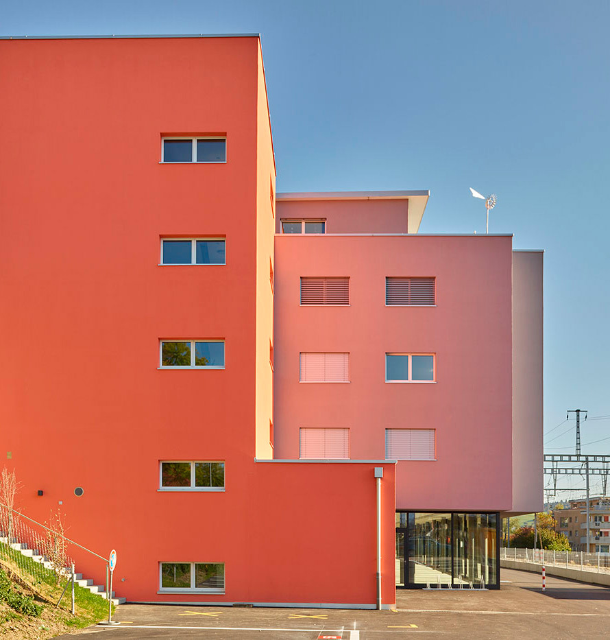 Gewerbebau mit Wohnungen